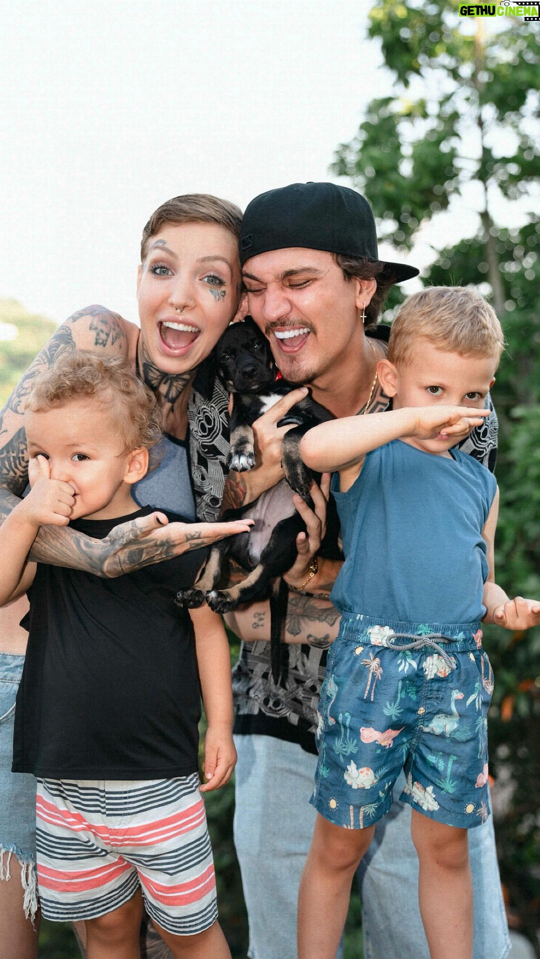 Christian Figueiredo Instagram - essa é a nossa família em 2023 ❤️🔥 será que ela ainda pode aumentar?! 😳😅😂