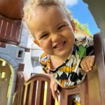 Christian Figueiredo Instagram - WOW! O NOVO PARQUINHO DO GAEL E DO NIKKI CHEGOUUUUUUUUU 🤩🤩🤩 Agora ninguém quer sair de casa… Além de muitas brincadeiras divertidas, os brinquedos da @fresooficial também ajudam a desenvolver a coordenação motora das crianças e estimular a imaginação! Todos os cantos são arredondados, garantindo muito mais segurança na hora da brincadeira e claro, todos os produtos são ATÓXICOS. Os brinquedos da Freso têm resistência e qualidade garantidas pela marca. Faça sol ou faça chuva, a qualidade do brinquedo permanece a mesma. 😍🥰❤️