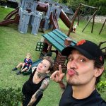 Christian Figueiredo Instagram - WOW! O NOVO PARQUINHO DO GAEL E DO NIKKI CHEGOUUUUUUUUU 🤩🤩🤩 Agora ninguém quer sair de casa… Além de muitas brincadeiras divertidas, os brinquedos da @fresooficial também ajudam a desenvolver a coordenação motora das crianças e estimular a imaginação! Todos os cantos são arredondados, garantindo muito mais segurança na hora da brincadeira e claro, todos os produtos são ATÓXICOS. Os brinquedos da Freso têm resistência e qualidade garantidas pela marca. Faça sol ou faça chuva, a qualidade do brinquedo permanece a mesma. 😍🥰❤️