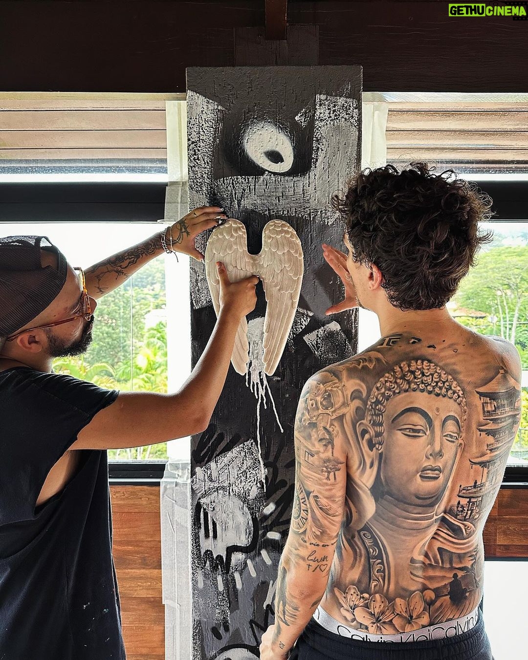 Christian Figueiredo Instagram - hoje foi um dia artístico… ✨🎨🍷