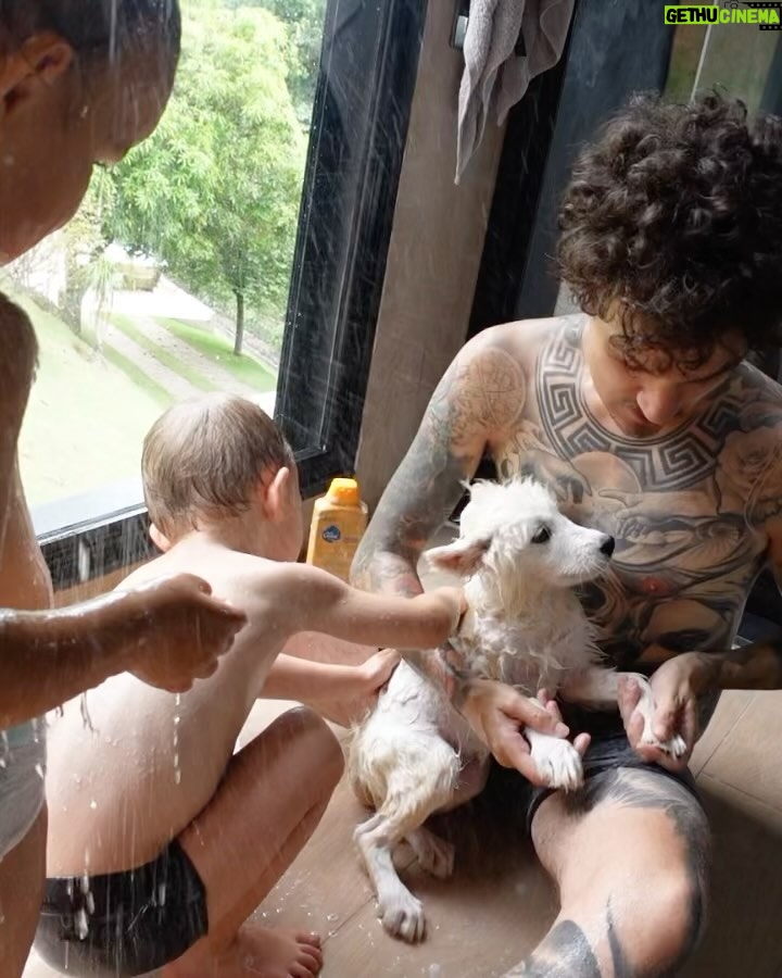 Christian Figueiredo Instagram - foi uma tarde gostosa… 💛☀️👶🏼🐶💦
