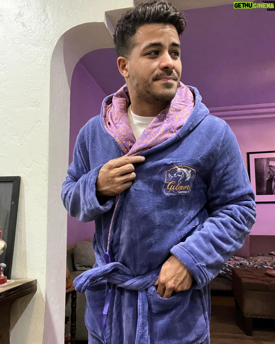 Christian Navarro Instagram - Feeling Glorious in my extra special Christmas gift from the folks at @critical_role and @alyssarenaecampbell 🤍 🎲 🐉 ⚔️🏹 Los Angeles, California