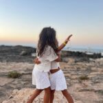 Christian Vieri Instagram - Our babies Stella & isabel ❤️❤️❤️❤️❤️ foto: @costy_caracciolo 🌸🌸🌸🌸🌸 Formentera