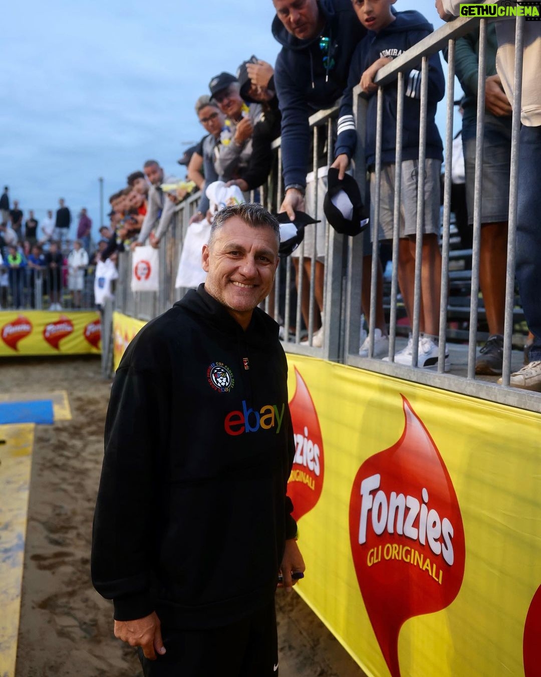 Christian Vieri Instagram - Grazie Lignano Sabbiadoro!! Un saluto dalla @fonziesitalia Arena della @bobosummercup !! #adv