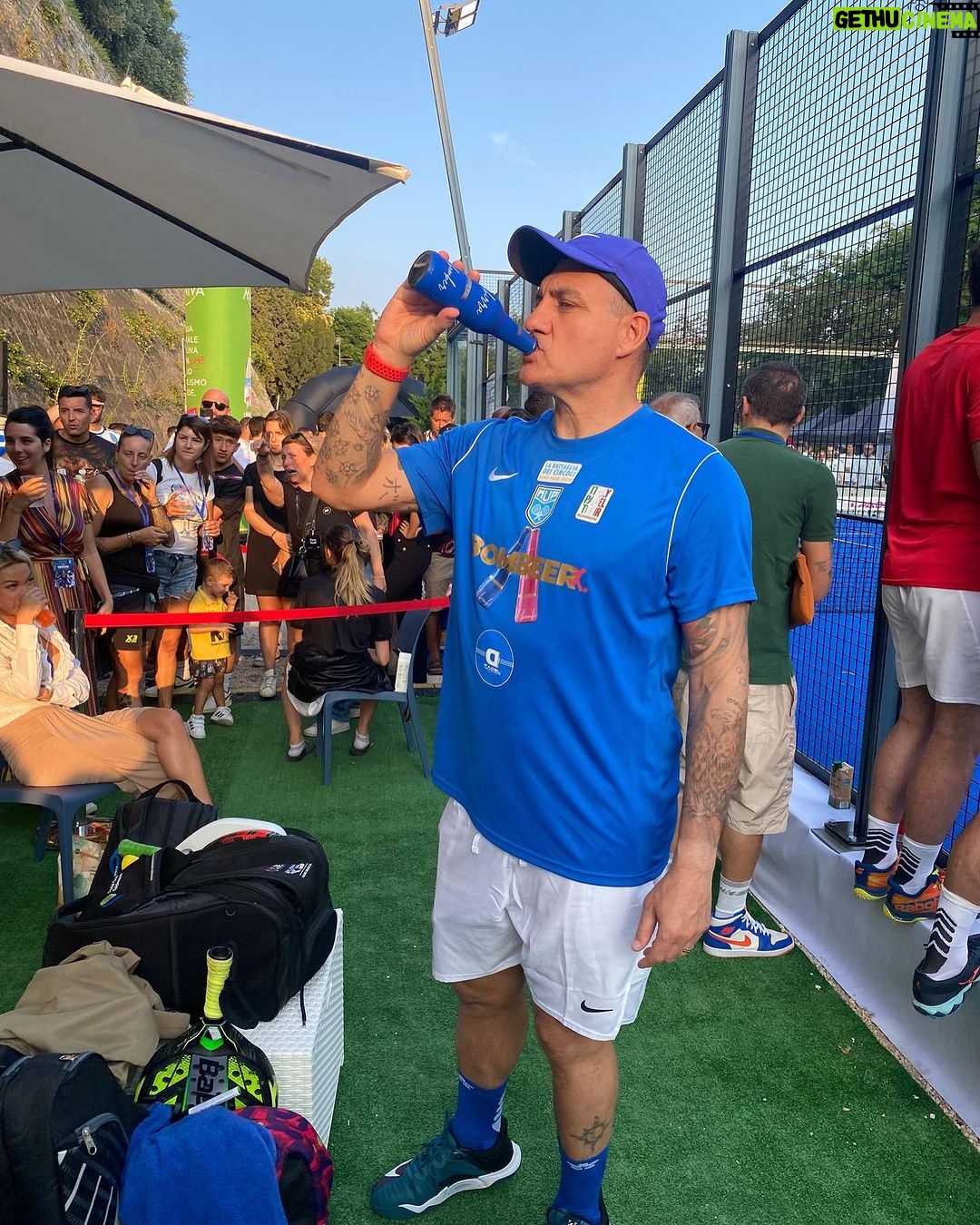 Christian Vieri Instagram - What else??? @bombeer.official πΊπΊπΊπΊπΊ u know what I mean ??? ππππ