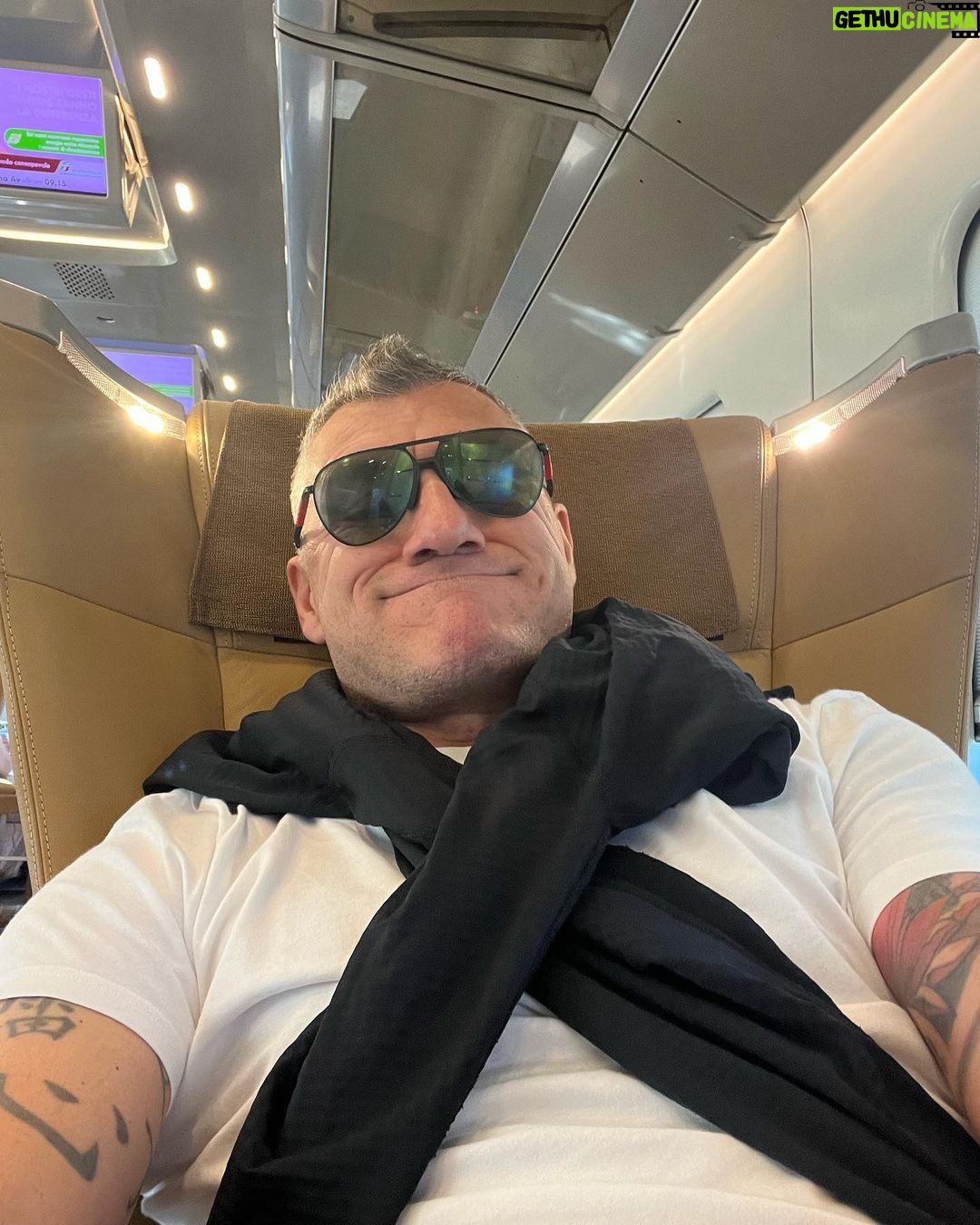 Christian Vieri Instagram - Goodmorning everyone 😂😂😂