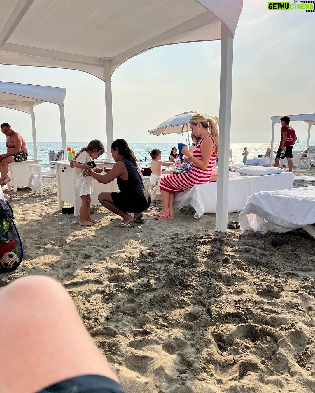 Christian Vieri Instagram - Beach time 🌴🌴🌴🌴🌴 Bagno Cesare Forte Dei Marmi