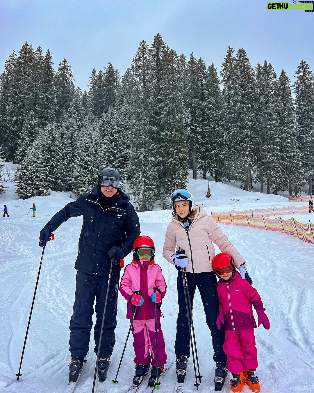 Christian Vieri Instagram - Family time ❤️❤️❤️❤️ madonna di campiglio 🎿🎿🎿⛷️⛷️⛷️⛷️⛷️⛷️⛷️⛷️⛷️⛷️⛷️🎿🎿🎿 Madonna Di Campiglio, Trentino-Alto Adige, Italy