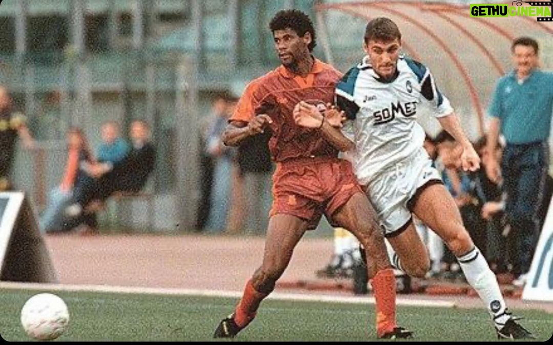Christian Vieri Instagram - Questa foto Γ¨ molto vintage πππ Dietro cβΓ¨ il mio mister che mi guarda ππΌππΌππΌβ€οΈ