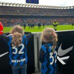 Christian Vieri Instagram - Oggi due piccole tifose speciali!!! 🖤💙🖤💙🖤Stella & Isabel