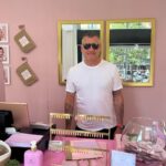 Christian Vieri Instagram - Ancora per qualche giorno sarà aperto il temporary di @coistelbeauty vi aspettiamo!!!! 🌸🌸🌸🌸🌸 @costy_caracciolo 💘
