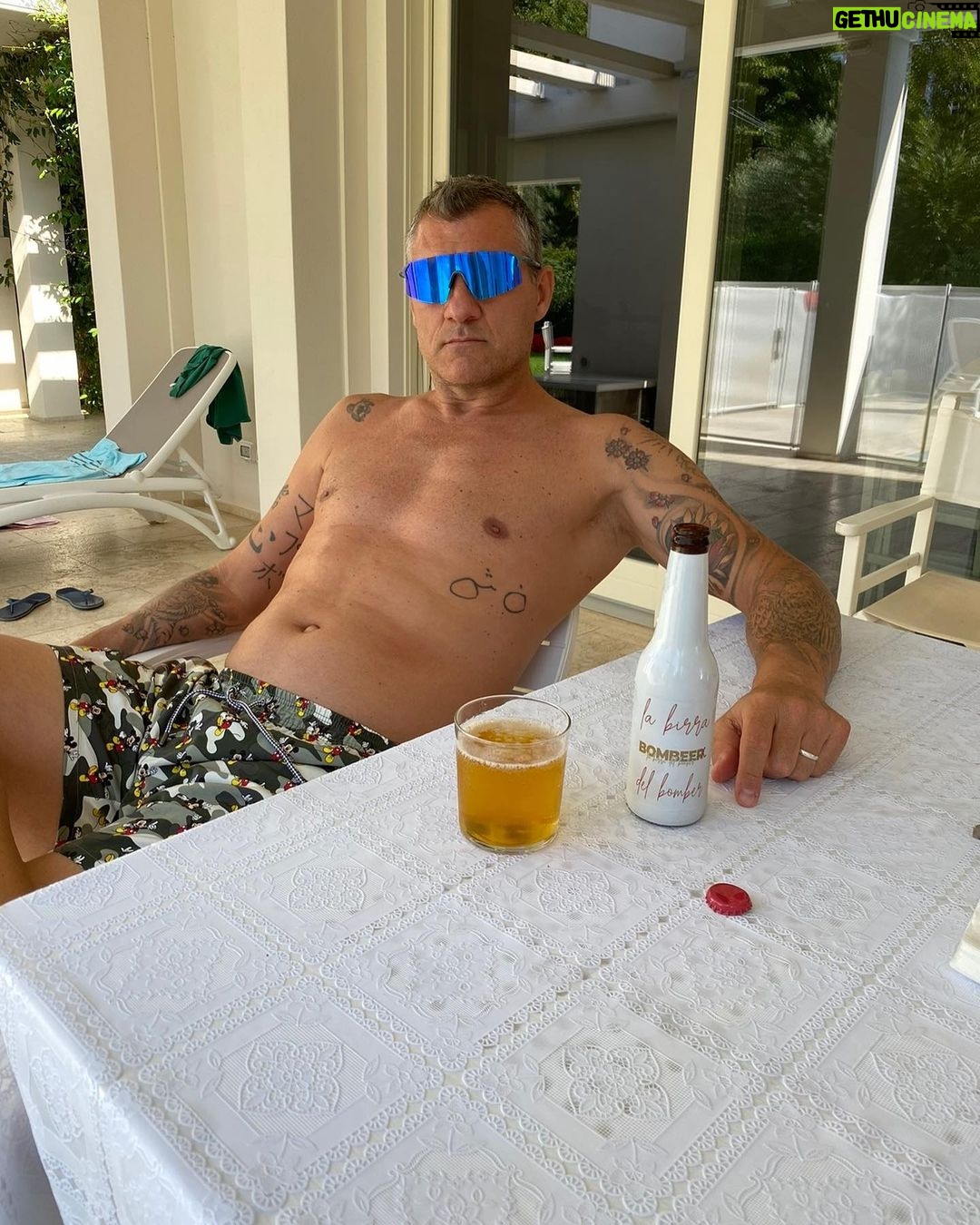 Christian Vieri - 43.1K Likes - Relax 🍺🍺🍺🍺🍺