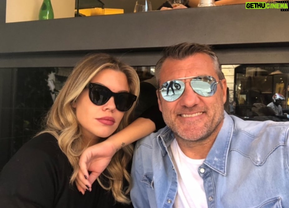 Christian Vieri Instagram - Bobo and coco pops 💃💃💃💃💃 @costy_caracciolo 🎥🎥🎥🎥