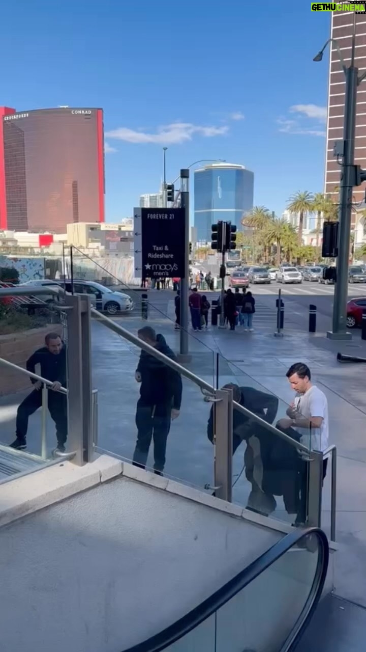 Christian Vieri Instagram - @rosariosurace_ 😂😂😂😂😂 Las Vegas Strip