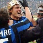 Christian Vieri Instagram - Da oggi sono NELLA HALL OF FAME dell’FC INTER⚽️⚽️⚽️ grazie a tutti i tifosi che mi hanno votato ❤️❤️❤️ @inter ⚽️⚽️⚽️⚽️⚫️🔵⚫️🔵⚫️🔵