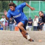 Christian Vieri Instagram - Da oggi sono NELLA HALL OF FAME dell’FC INTER⚽️⚽️⚽️ grazie a tutti i tifosi che mi hanno votato ❤️❤️❤️ @inter ⚽️⚽️⚽️⚽️⚫️🔵⚫️🔵⚫️🔵