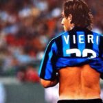Christian Vieri Instagram - Da oggi sono NELLA HALL OF FAME dell’FC INTER⚽️⚽️⚽️ grazie a tutti i tifosi che mi hanno votato ❤️❤️❤️ @inter ⚽️⚽️⚽️⚽️⚫️🔵⚫️🔵⚫️🔵