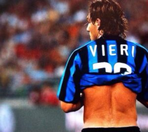 Christian Vieri Instagram - Da oggi sono NELLA HALL OF FAME dell’FC INTER⚽️⚽️⚽️ grazie a tutti i tifosi che mi hanno votato ❤️❤️❤️ @inter ⚽️⚽️⚽️⚽️⚫️🔵⚫️🔵⚫️🔵