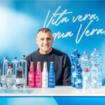 Christian Vieri Instagram - Domenica 19 Febbraio a @beerfoodattraction abbiamo annunciato una nuova ed importantissima partnership, di cui sono molto orgoglioso, con @_ acquavera 💧 che distribuirà in esclusiva in tutta Italia 🇮🇹 @bombeer.official 🍺 #birra #beer #bombeer #labirradelbomber #labirradeicampioni #labirradeglisportivi #acqua #acquavera #beerandfoodattraction #partnership #vitavera