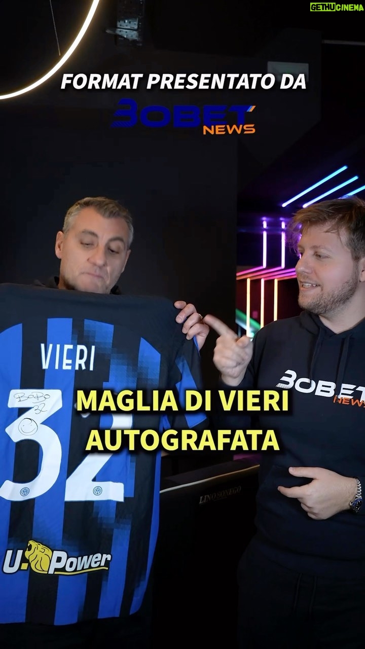 Christian Vieri Instagram - @christianvieri e @mirkocisco si sono sfidati ancora sui pronostici di Serie A! ⚽️ Partecipa anche tu sfidandoli su Risultato Esatto, Marcatori e Cartellini di Sassuolo - Roma e Napoli - Inter e potrai ricevere una maglia autografata da Bobo Vieri! Attenzione: Tagga 3 amici affinchè il tuo commento sia valido e segui i profili! @bobet.news #adv