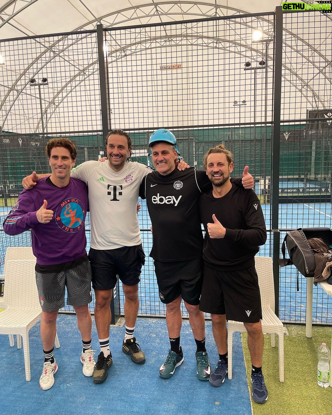 Christian Vieri Instagram - Indovinate chi ha preso le fiammate oggi ??? @luca_toni.9 @tomaslocatelli20 @luca__ceccarelli 🎾🎾🎾🎾🎾