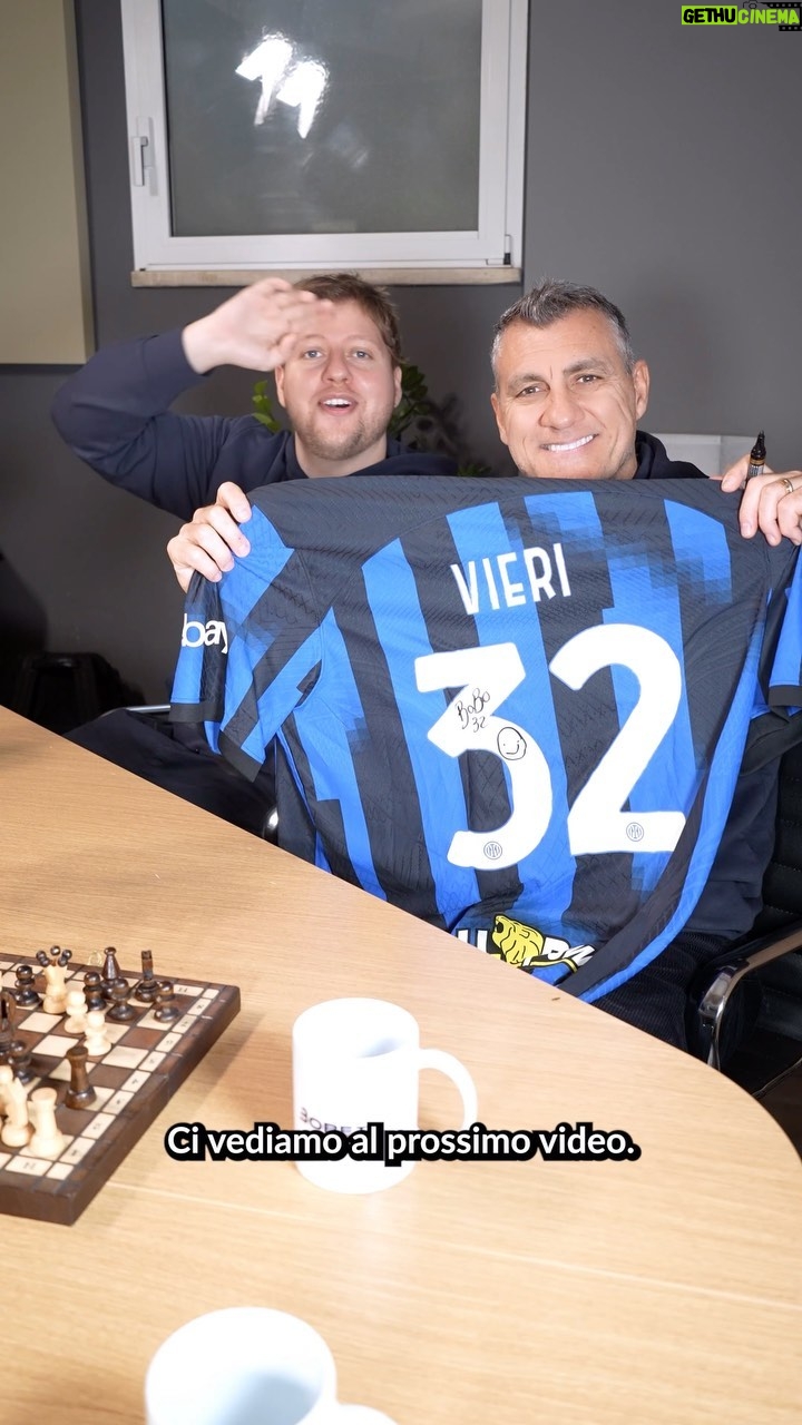 Christian Vieri Instagram - ⚽️ IL BOMBER DEI PRONOSTICI ⚽️ @christianvieri e @mirkocisco si sono sfidati sui pronostici di Serie A! Partecipa anche tu sfidandoli su Risultato Esatto, Marcatori e Cartellini di Lazio - Milan e Napoli - Juve e potrai avere una maglia autografata da Bobo Vieri! Attenzione: Tagga 3 amici affinchè il tuo commento sia valido! @bobet.news #adv