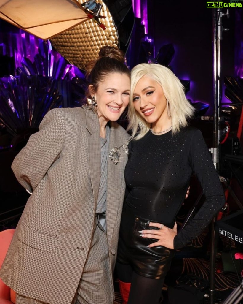 Christina Aguilera Instagram - Genuinely loved spending time with the one & only Drew Barrymore 💕 Thank you so much for coming to Vegas, sharing your sweet stories and laughing like a little kid with me. You are magical! 🫶🏼✨ @drewbarrymore