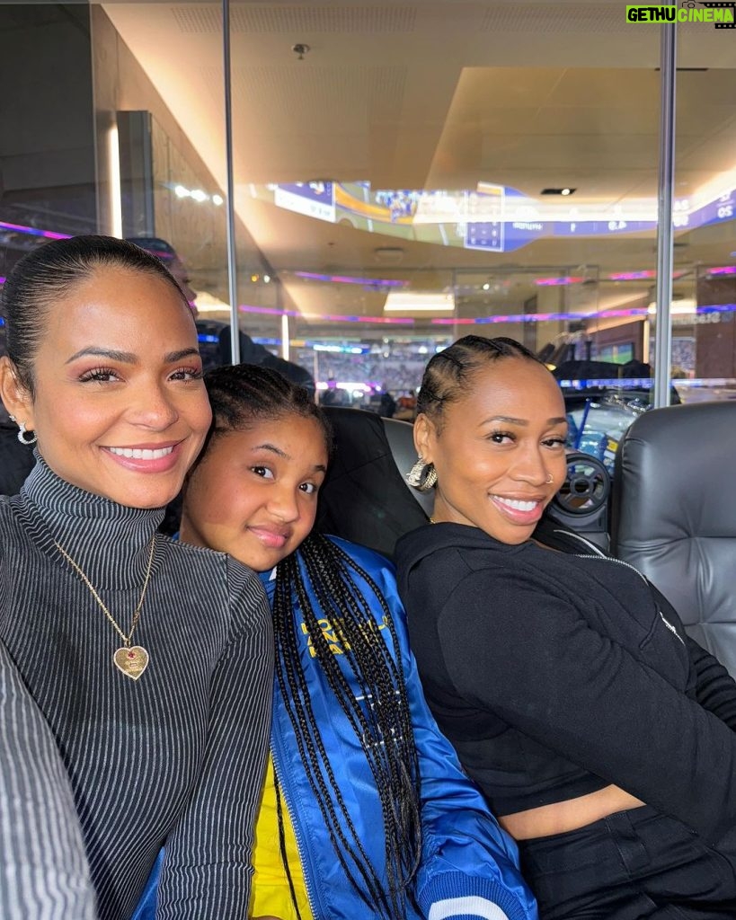 Christina Milian Instagram - Catch Up Time!! 🛎️ #SinceChristmas #happynewyear 1. Lakers Fan Pic! (Tourist vibes) 2. New Years Countdown with the crazies! 3. Couples catch-up. Been too long 🥹 4. Girls spa day! @wispa_usa 5. You know you’re in LA when 🌴 6. Sister & Neice Twinning for Xmas 😍 7. Cookie Whips on the way! 8. 3 Generations of Milian’s! 9.Love is some Lauren 😍 10. Bowling.. long but never boring