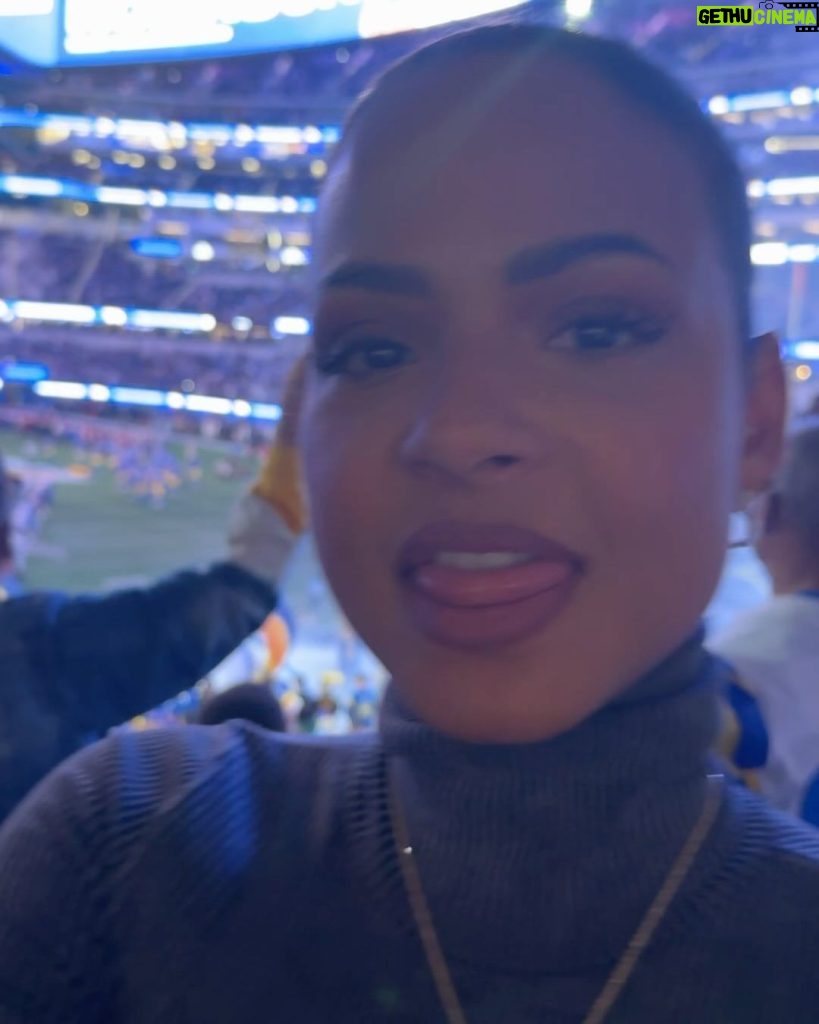 Christina Milian Instagram - Who’s house?! RAMS HOUSE! Last night was a success for the home team @rams!! Had to take a quick pic with RAMPAGE! 🐏 #WinnerWinner #ramshouse #Larams