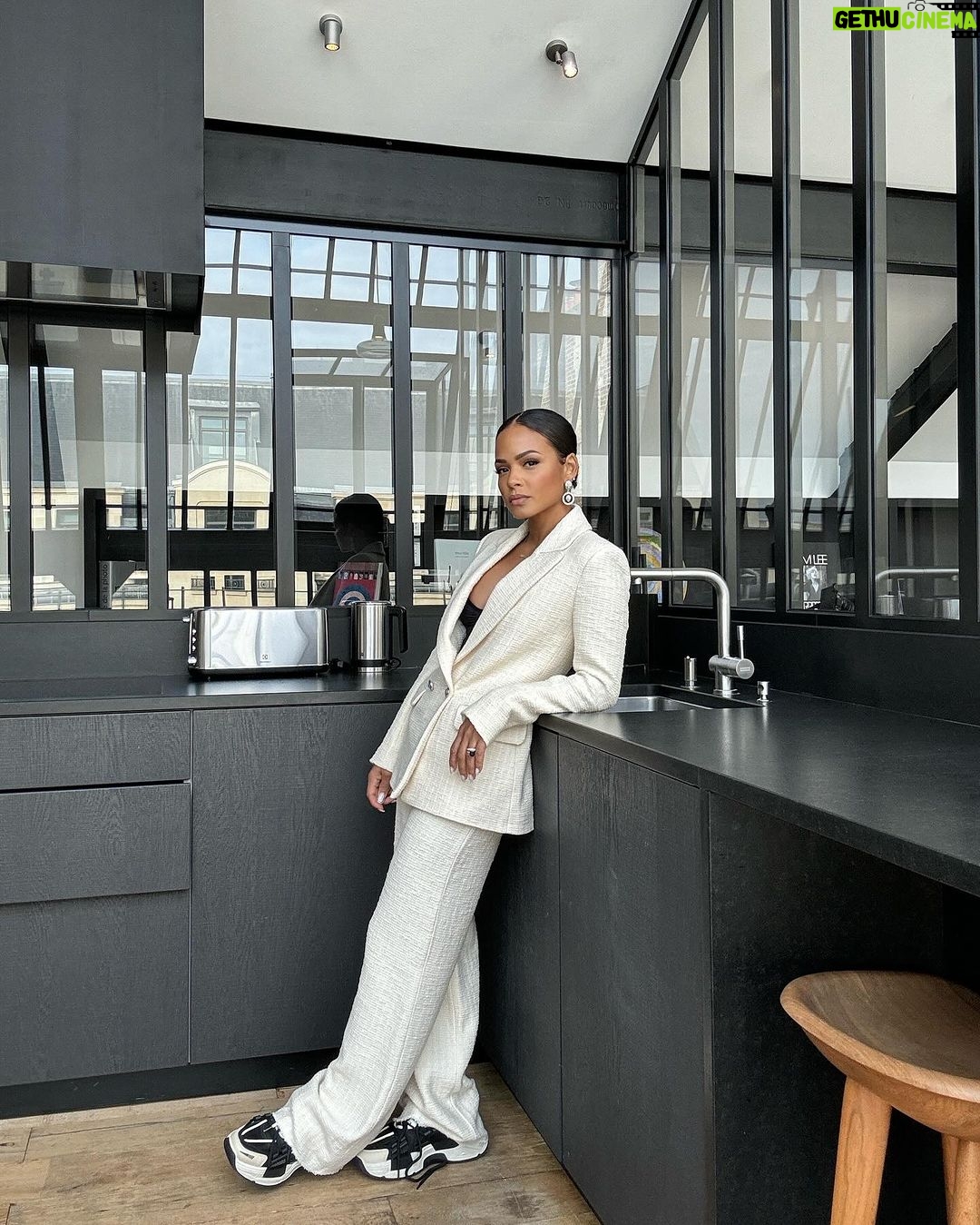 Christina Milian Instagram - Key advice: Don’t wait for opportunities, create them. 🔐😉 This coming year I have decided one of the key things I need to work on is simply writing down my thoughts and ideas on paper will be far more important in order for me to strategize and review my plans. Not only for business but for home. Plus I’ve finally invested into a new laptop! Needed that. What are some of the ways you’ll be more productive in the New Year? #advice #writeitdown #strategy #keystosuccess #dontwaitcreate #love #bossmom #entrepreneur #leadership #mindset #loveyou #youvegotthis #majeparis