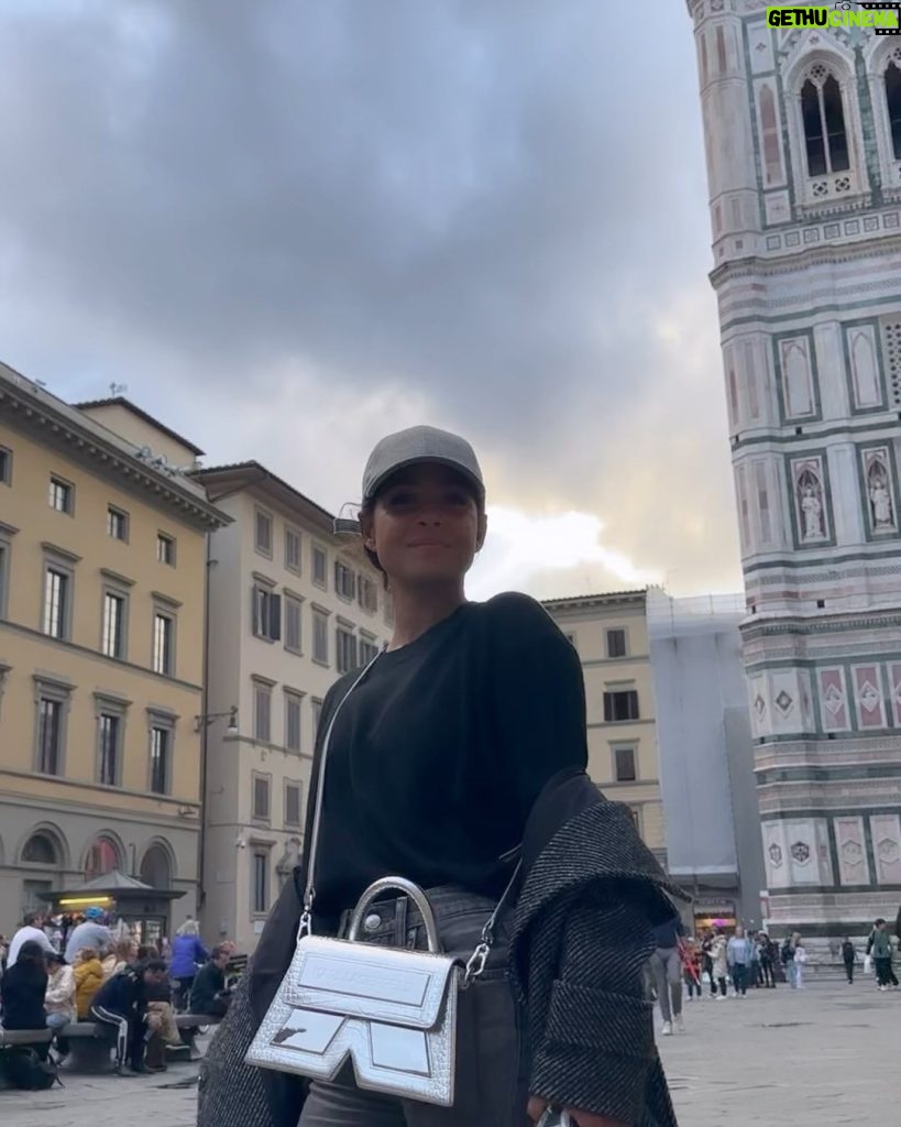 Christina Milian Instagram - We’re Tourists Today 🩶⚡️ ❣️𝐹𝑙𝑜𝑟𝑒𝑛𝑐𝑒, 𝐼𝑡𝑎𝑙𝑦. 𝐴'𝑙𝑎 𝐶𝑎𝑡ℎ𝑒𝑑𝑟𝑎𝑙 𝑆𝑎𝑛𝑡𝑎 𝑀𝑎𝑟𝑖𝑎 del’ 𝐹𝑖𝑜𝑟𝑒. 𝑃𝑎𝑠𝑡𝑎 🍝 @osteriapastella x 𝑆𝑡𝑎𝑡𝑢𝑒 𝑜𝑓 𝐷𝑎𝑣𝑖𝑑 𝑥 𝑀𝑖𝑐ℎ𝑎𝑒𝑙 𝐴𝑛𝑔𝑒𝑙𝑜. Florence