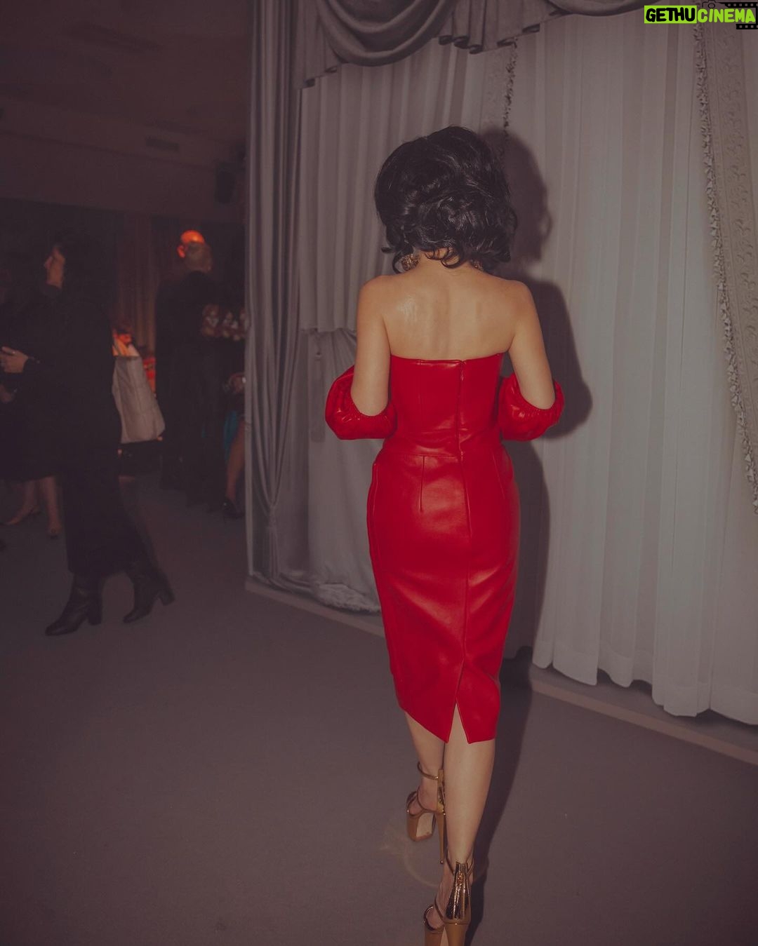 Christine Chiu Instagram - What an honor it is to be here celebrating dearest @khoanguyennyc on your new appointment and @adrianappiolaza on his debut @moschino collection ❤️ building memories full of fashion fam, love and classic Italian fun! Best guess for what we were talking about in last slide win a moschino prize! 👇🏻 @brianaandalore @nickroseartistry @yogilovesmakeup_howard @aaronidelson #moschino #adrianappiolaza #milano #italiano #mfw Milan Fashion Week