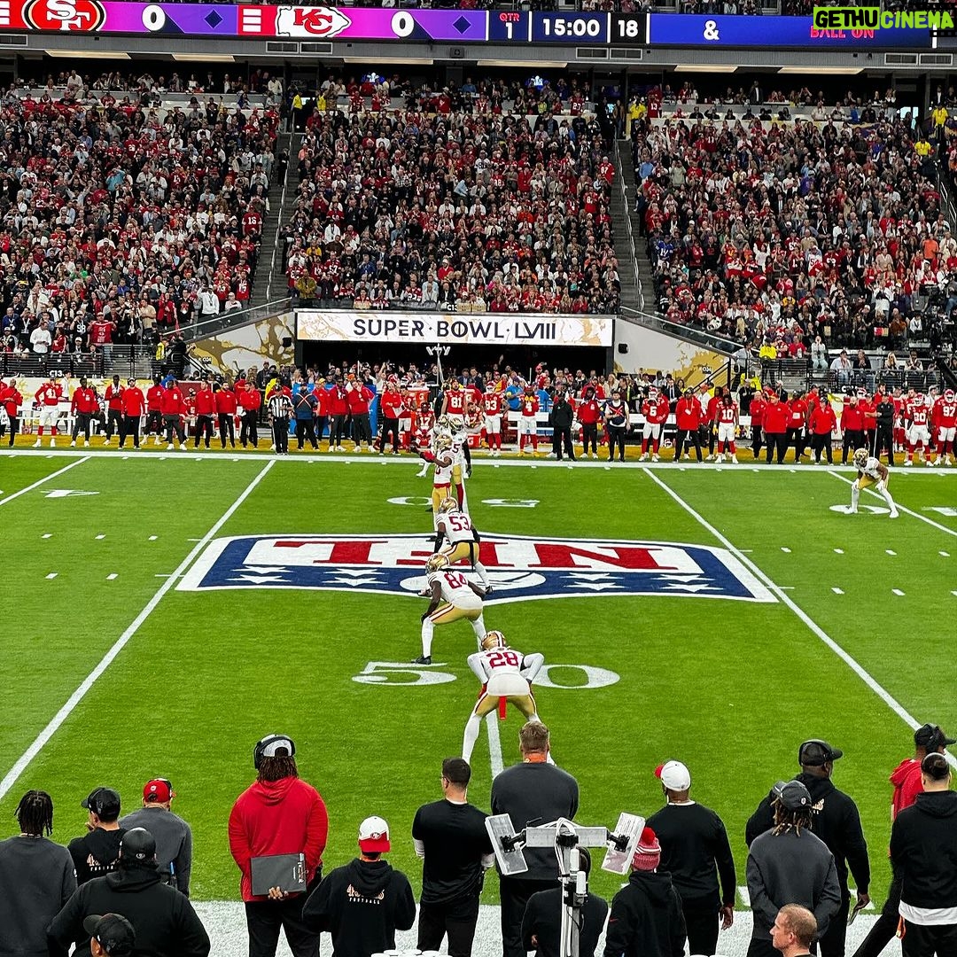Christine Chiu Instagram - Splitting the 50 with @drchiubhps for an @usher concert and a splash of #SuperBowlLVIII β¦ Baby G knew (slide 3) that it would burn πππ #ninergang #ninersnation #49ersfaithful Allegiant Stadium