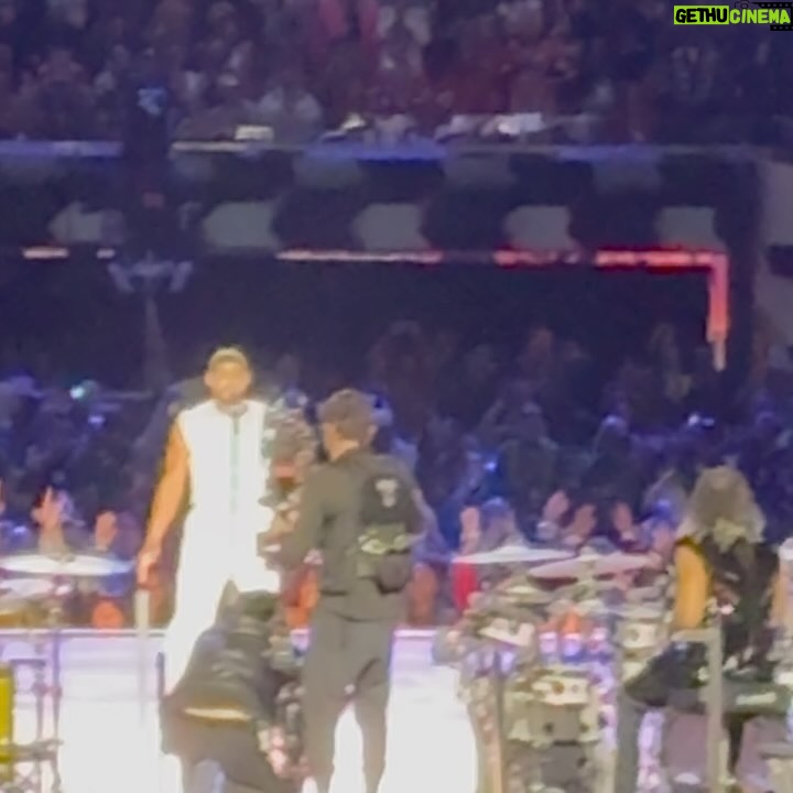Christine Chiu Instagram - Splitting the 50 with @drchiubhps for an @usher concert and a splash of #SuperBowlLVIII β¦ Baby G knew (slide 3) that it would burn πππ #ninergang #ninersnation #49ersfaithful Allegiant Stadium