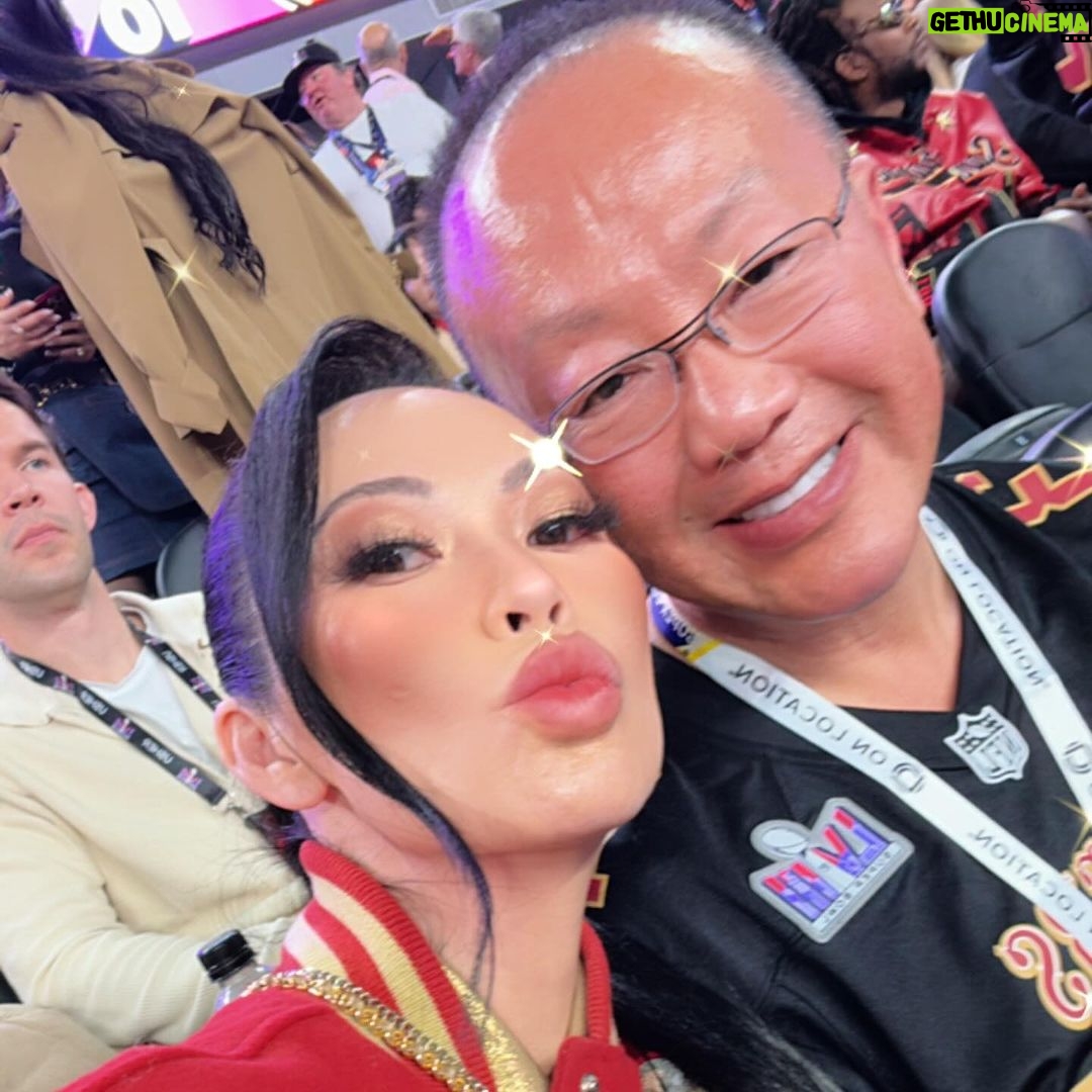 Christine Chiu Instagram - Splitting the 50 with @drchiubhps for an @usher concert and a splash of #SuperBowlLVIII β¦ Baby G knew (slide 3) that it would burn πππ #ninergang #ninersnation #49ersfaithful Allegiant Stadium