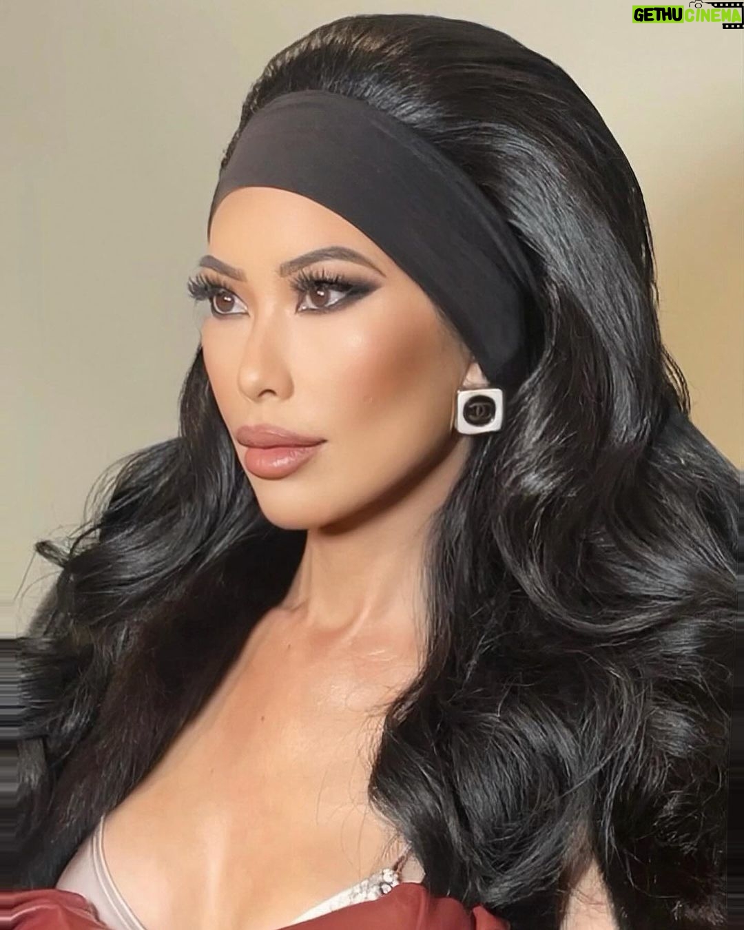 Christine Chiu Instagram - Gonna tell my children she is the leader of the mod. She keeps a gun in her small purse. - @bychrismartin Should we do a glam tutorial? 💄💇🏻♀️ #mobwives #mobwifeaesthetic #mod Los Angeles, California