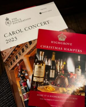 Christine Chiu Instagram - When London calls … ☎️🇬🇧👑 Attending the annual The King’s Foundation Christmas Carol Concert 2023, chauffeured by @hotelcaferoyal ‘s #SuiteJourney #rollsroyce 🚙 its slide 6 for me 🥹

In @chanel SS24