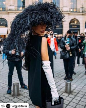 Christine Chiu Instagram - Elegance is the balance between proportion, emotion & surprise. Valentino Garavani 

🖤🖤
@voguemagazine 
@voguerunway 
@voguefrance 
@vogueitalia 
@voguejapan 
@vogueaustralia 
@voguearabia 
@vogueindia 
@vogueturkiye 
@voguethailand 

.
.
.
#paris #pfw #couture #hautecouture #maisonvalentino #valentino #coutureweek #streetstyle