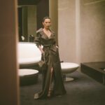 Christine Chiu Instagram - It’s all fun and games until they turn off the heated seats 🤣 last slide for #mfw #realness @tods x @aaronidelson #milanfashionweek #todsfw24 #Tods Milan Fashion Week