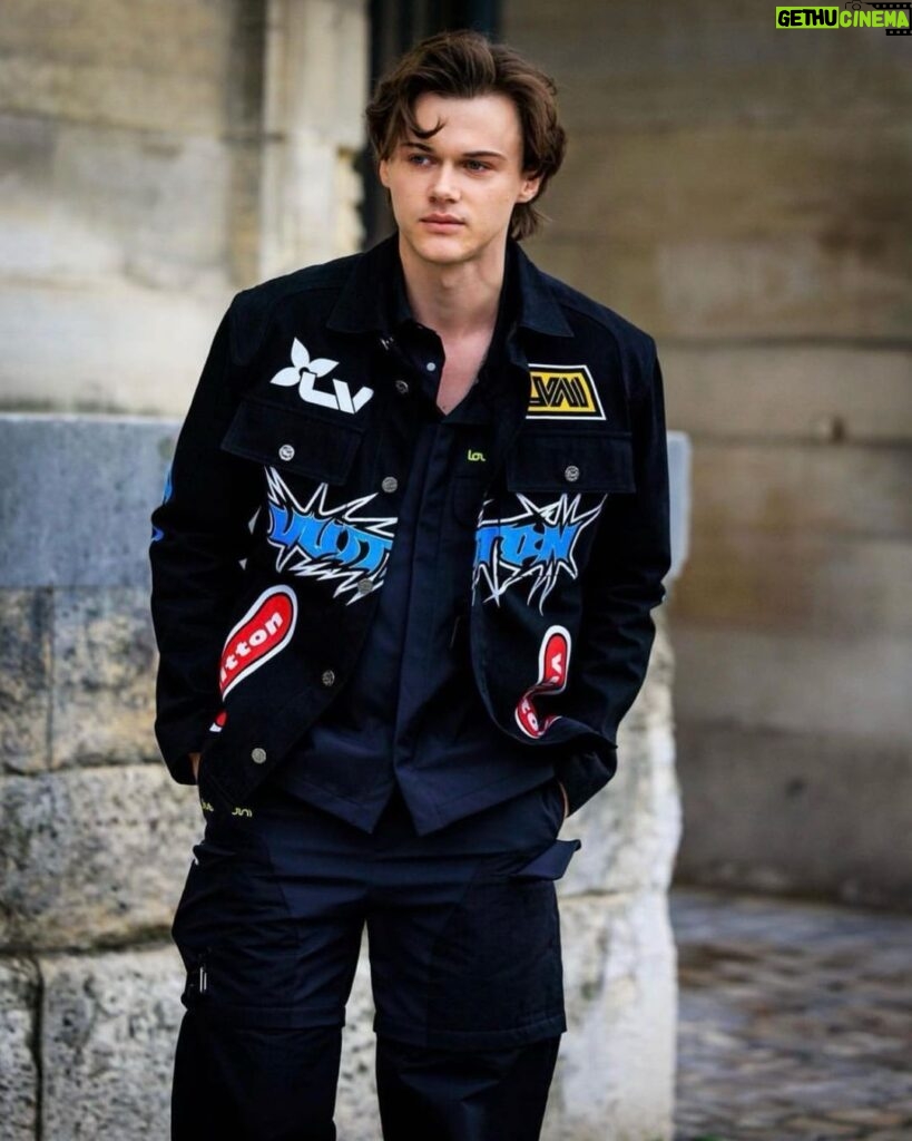Christopher Briney Instagram - thank you @louisvuitton for having me in paris 😚😚😚 and thank you @daniela_viviana for styling as always <3 #lvmenfw23 #louisvuitton