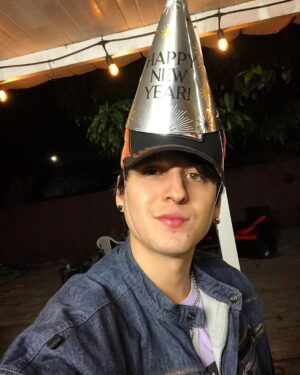 Christopher Vélez Instagram - Feliz Año Nuevo para todos 🎉🎊🔥 vamos con todo 2024 💪🏻🔥