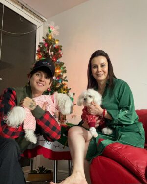Christopher Vélez Instagram - Feliz Navidad 🎄 mis mejores deseos para todos y cada uno de ustedes ❤️🎅🏻 y que vivan los pequeños novios😍❤️