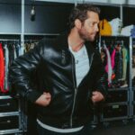 Christopher Von Uckermann Instagram – Quienes ya lo vieron en el escenario, saben que Christopher von Uckermann lo está dando todo en el Soy Rebelde Tour de RBD 🔥 y, ahora que estuvimos backstage con él, descubrimos que la energía que desborda en cada show la trae ya a flor de piel desde antes de que comience la presentación.

En exclusiva, @frescolns nos comparte imágenes de lo que vive Christopher junto a su equipo en los minutos previos al inicio de los conciertos. 😎
.
.
.
.
#christophervonuckermann #rbd #soyrbeldetour 
(Fotos: @frescolns)