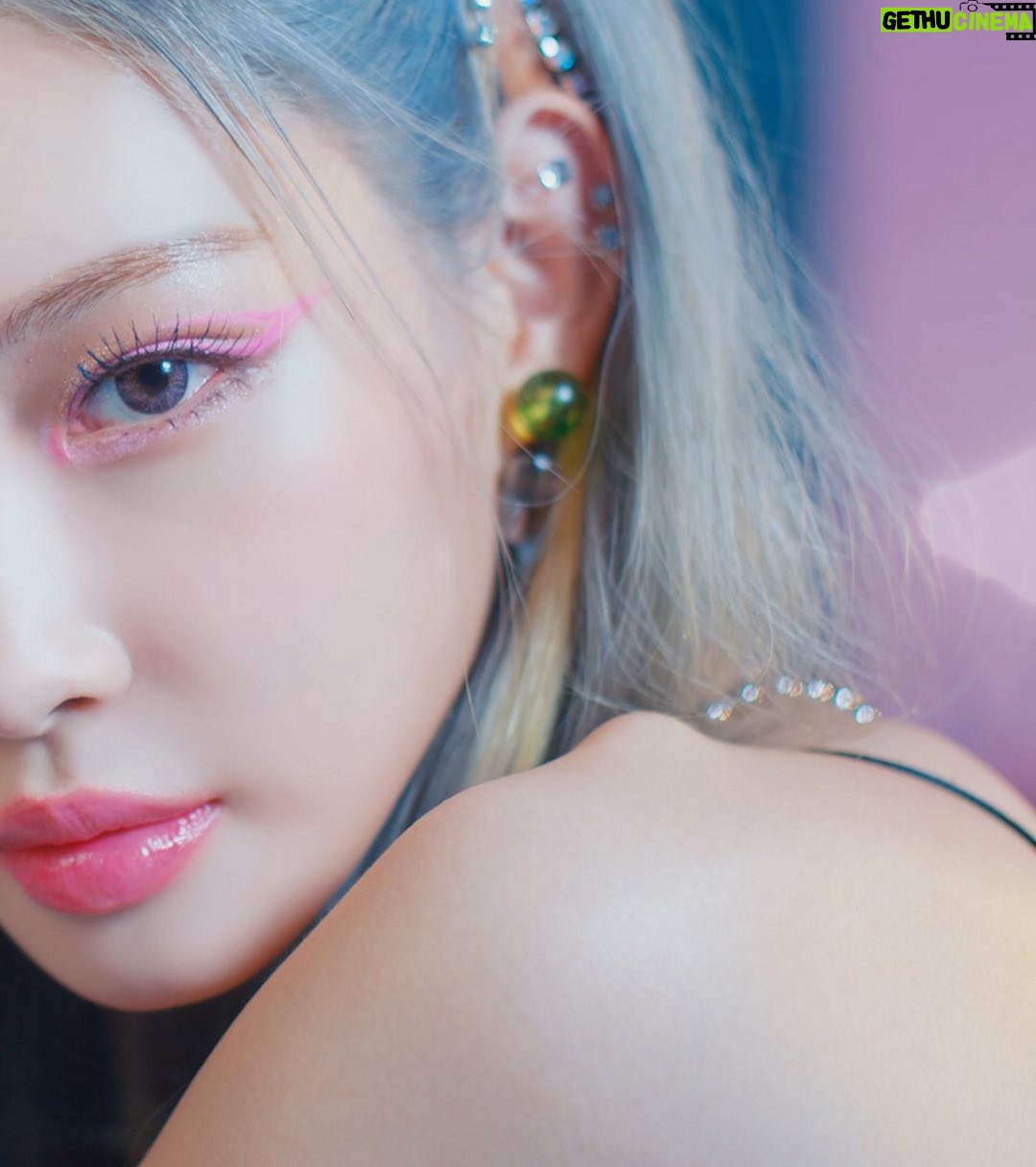 CHUNG HA - 2° Album [Bare&Rare Pt.1] - Photobook 152 Pagine + CD + Photocard + Poster E Accessori Esclusivi