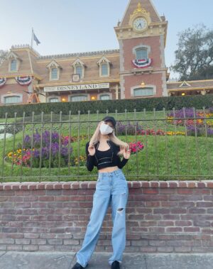 Chungha Instagram - "The happiest place in the world"
Disney Land 🏰❤
#Thankyou JADEN 😆 
@jdnbc

#청하 #CHUNGHA
#Disneyland