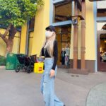 Chungha Instagram - "The happiest place in the world" Disney Land 🏰❤ #Thankyou JADEN 😆 @jdnbc #청하 #CHUNGHA #Disneyland