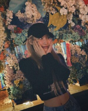 Chungha Instagram - "The happiest place in the world"
Disney Land 🏰❤
#Thankyou JADEN 😆 
@jdnbc

#청하 #CHUNGHA
#Disneyland