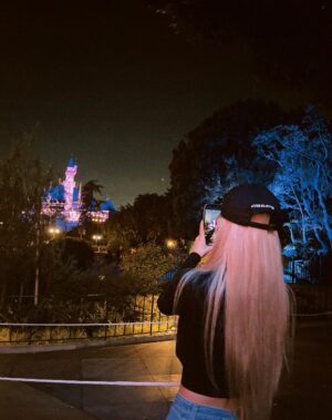 Chungha Instagram - "The happiest place in the world"
Disney Land 🏰❤
#Thankyou JADEN 😆 
@jdnbc

#청하 #CHUNGHA
#Disneyland