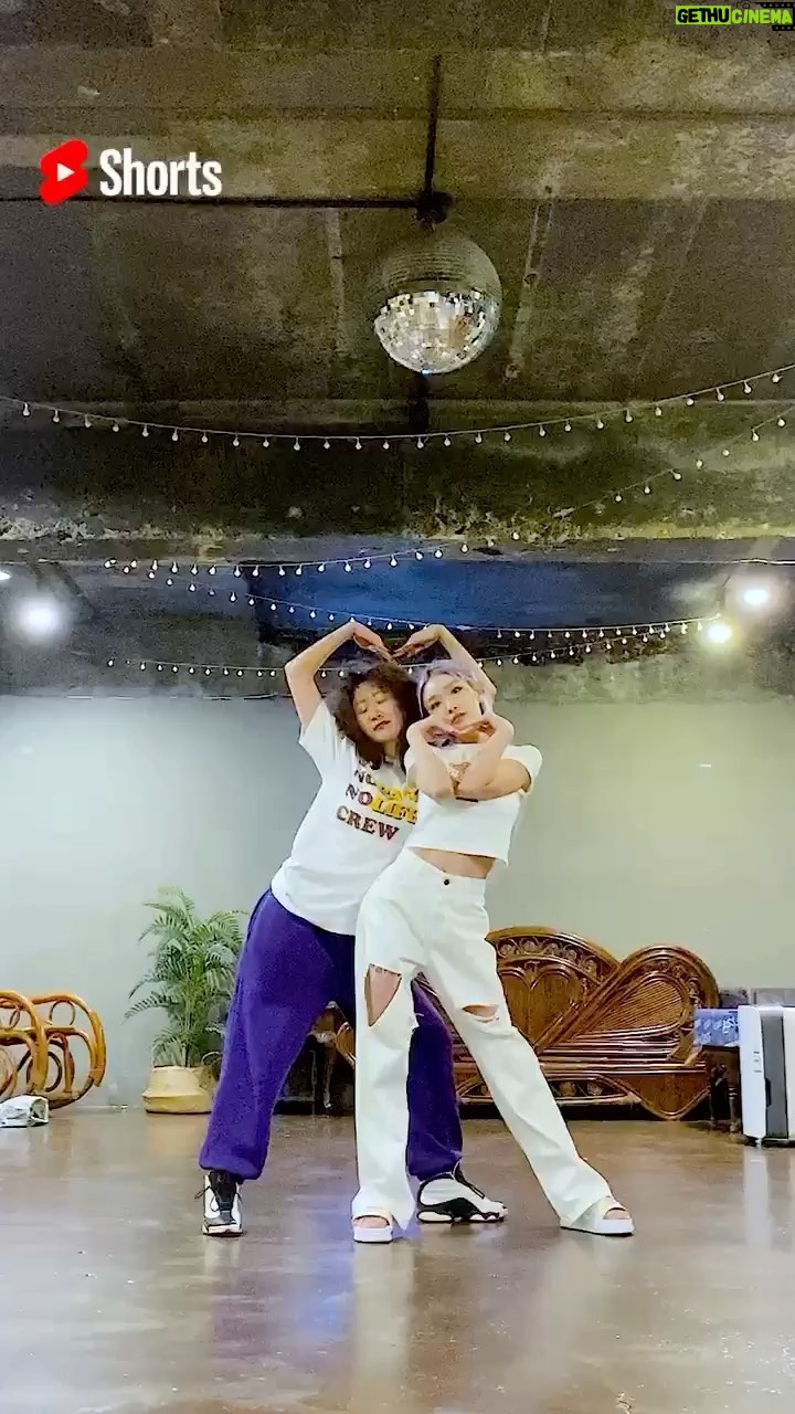 Chungha Instagram - We all Love "LOVE RAN"🫶🏻 #SparklingChallenge #YouTubeShorts @loveran725