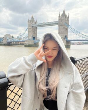Chungha Instagram - CHUNG HA in London 🇬🇧😍💚
#3

#청하 #CHUNGHA
